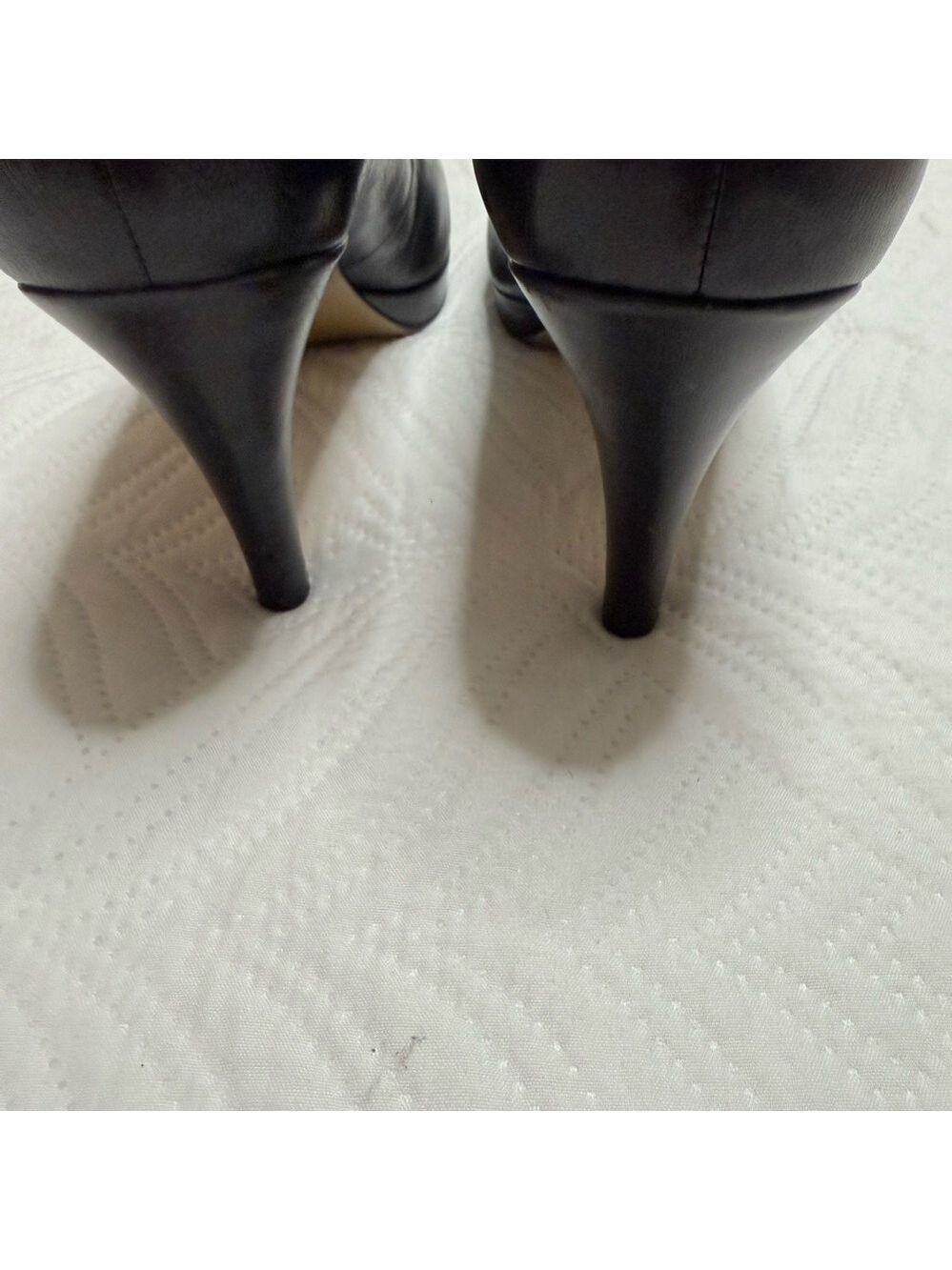 Nine West Women’s Black Leather Heel Pumps. Size 9 - Picture 7 of 9